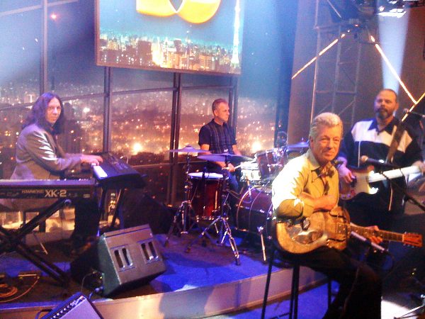 Bluetone on the move. John Hammond's Wicked Grin Band on Brazilian television 2000: (left to right) Bruce Katz, Neil Gouvin, Hammond, Marty Ballou.